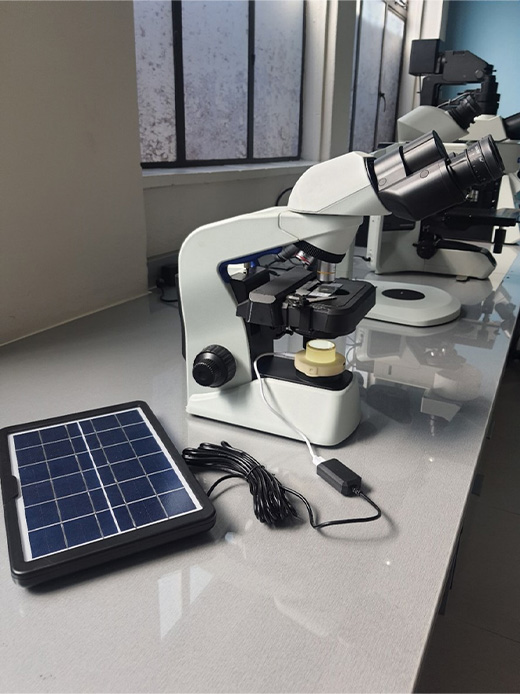 Système d’éclairage alimenté par batterie pour le microscope CX23 